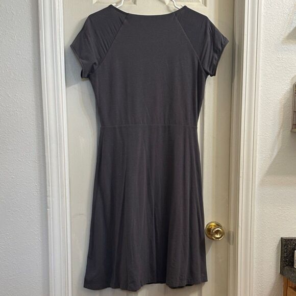 Garnet Hill Twist Front Short Sleeve Stretchy Shirt Dress Size Small V Neck Gray - Picture 5 of 10